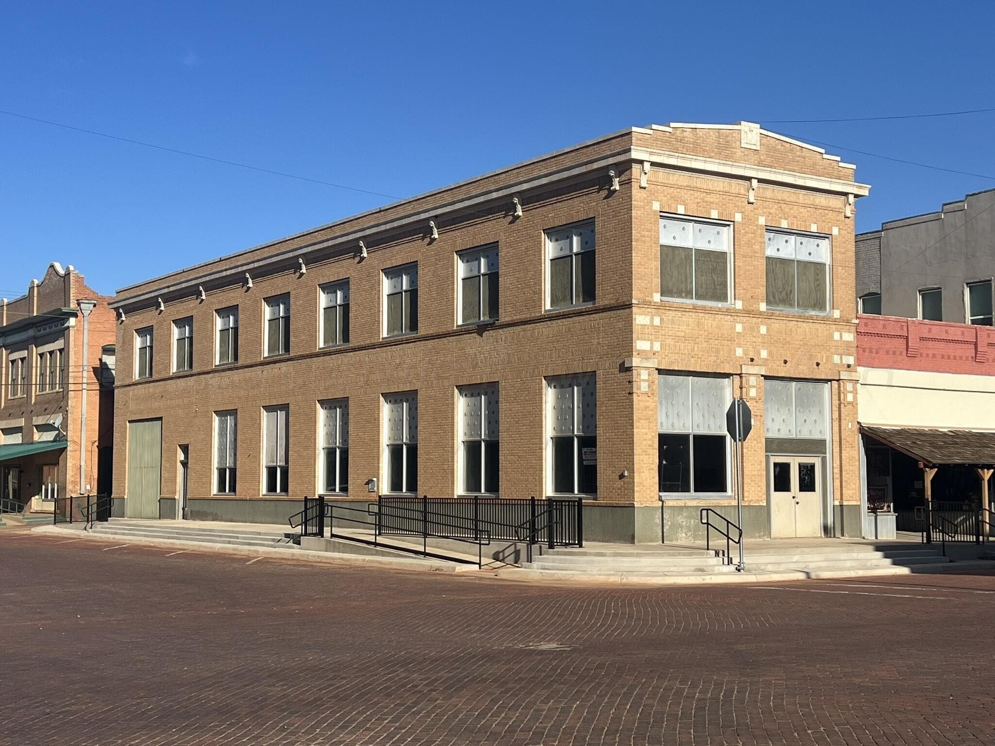 201 N Main St