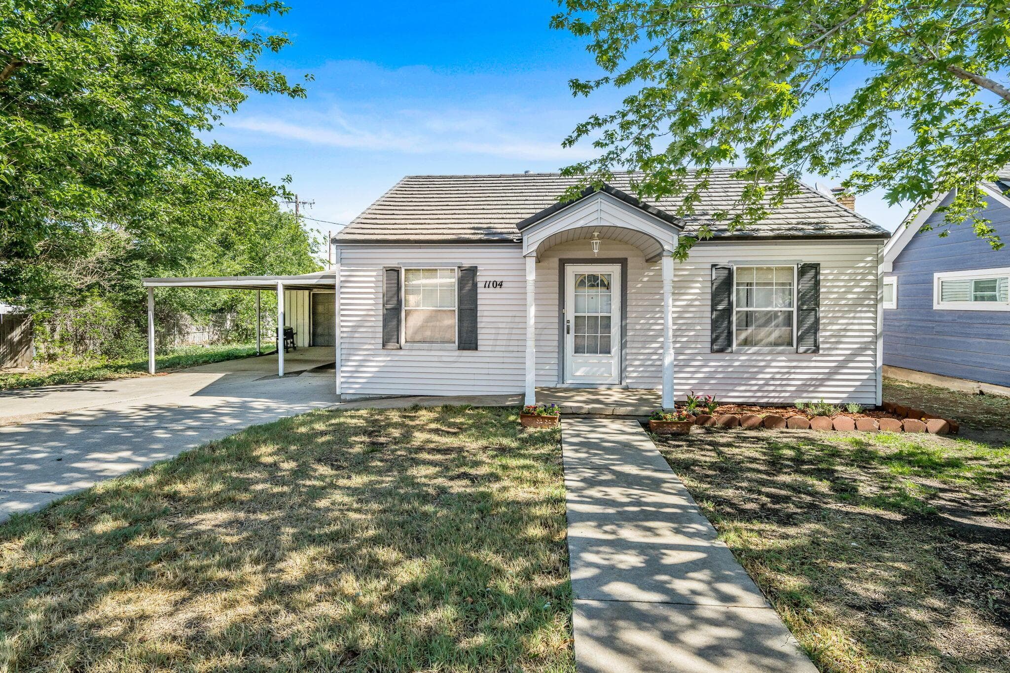 1104 Minnesota St
