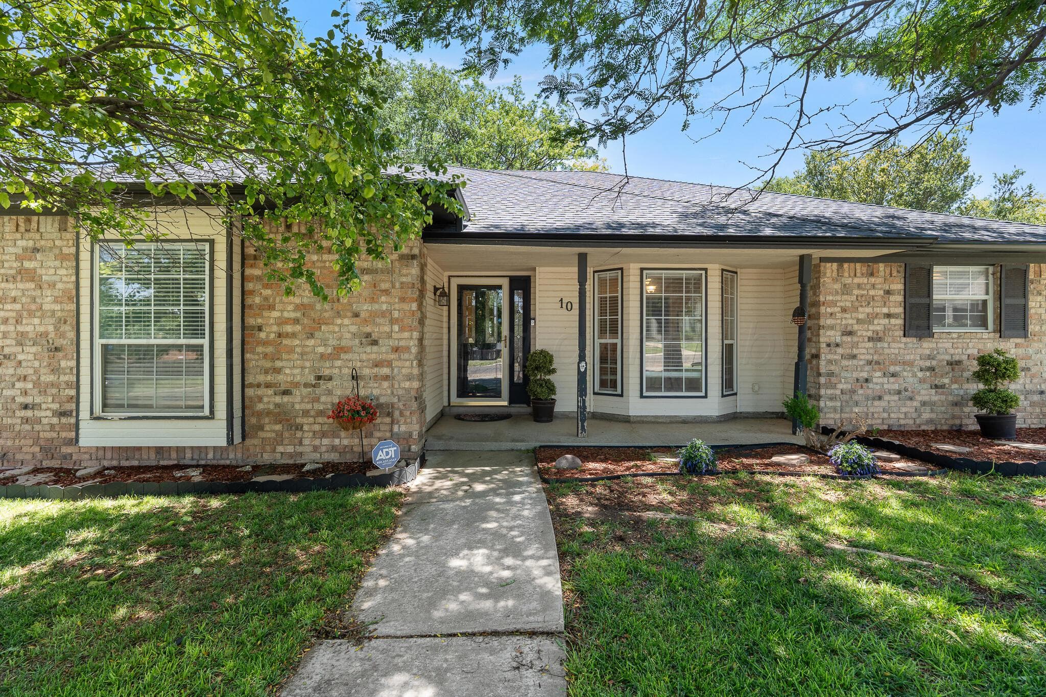 10 Village Dr