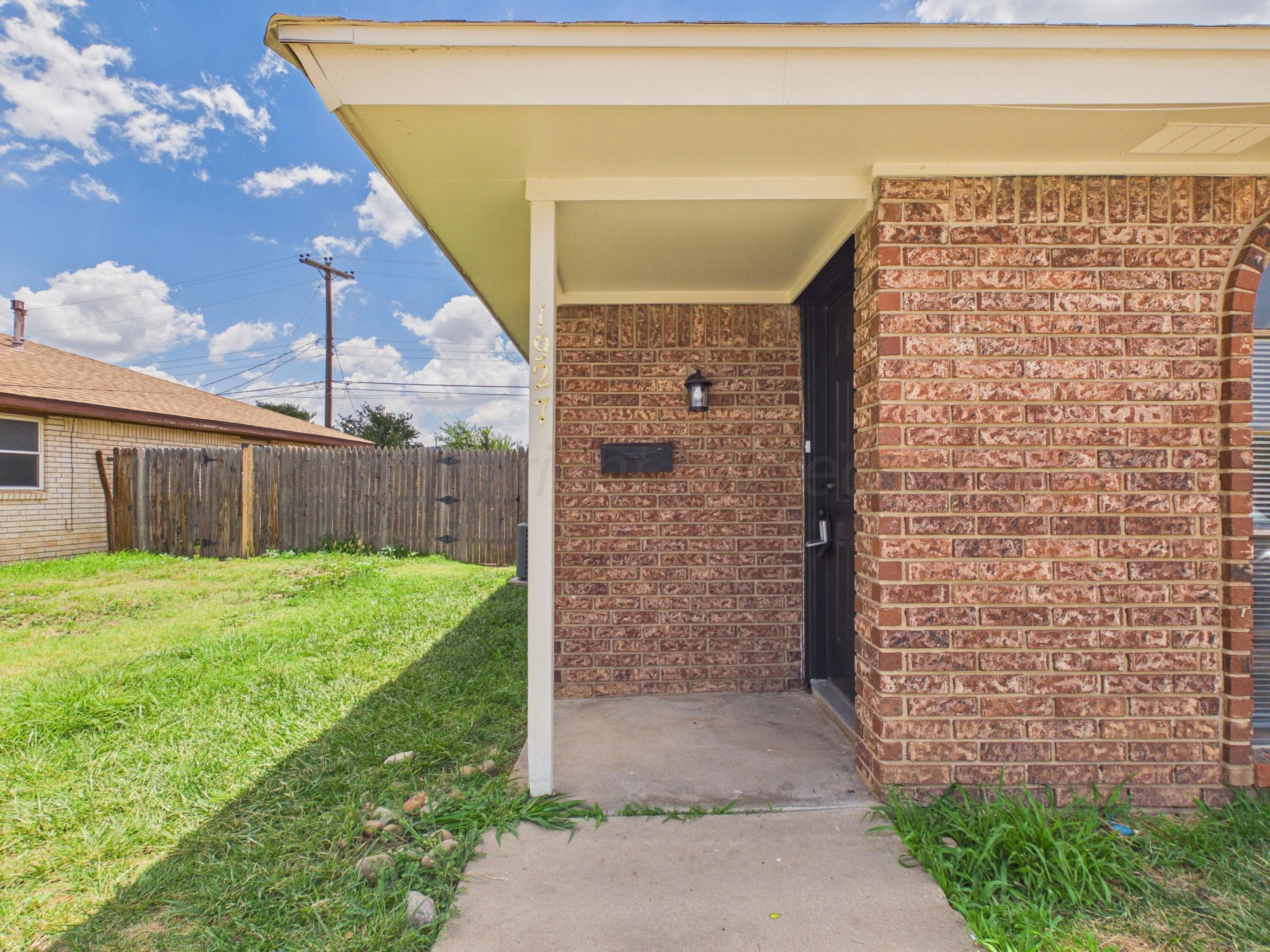 1927 Howard Dr