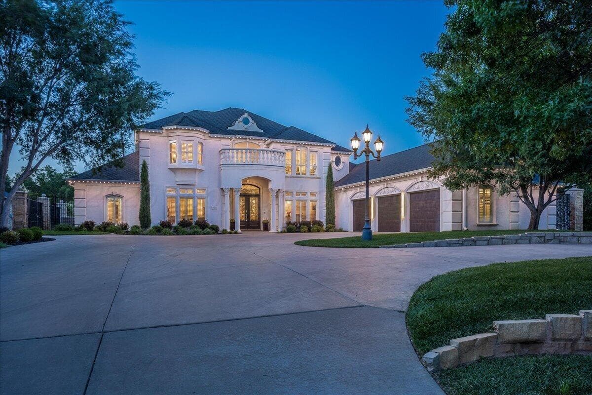7608 Norwood Dr
