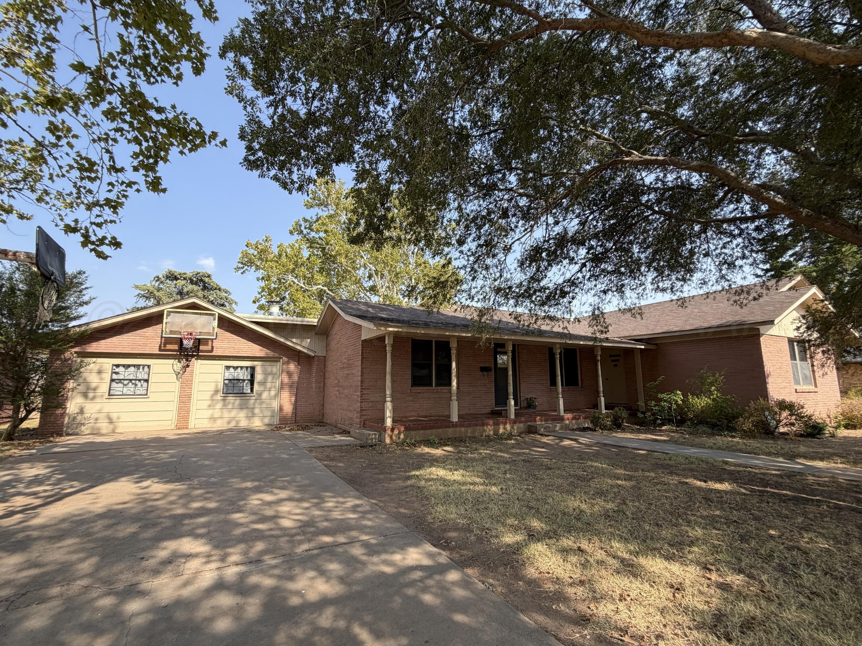 1504 El Paso St