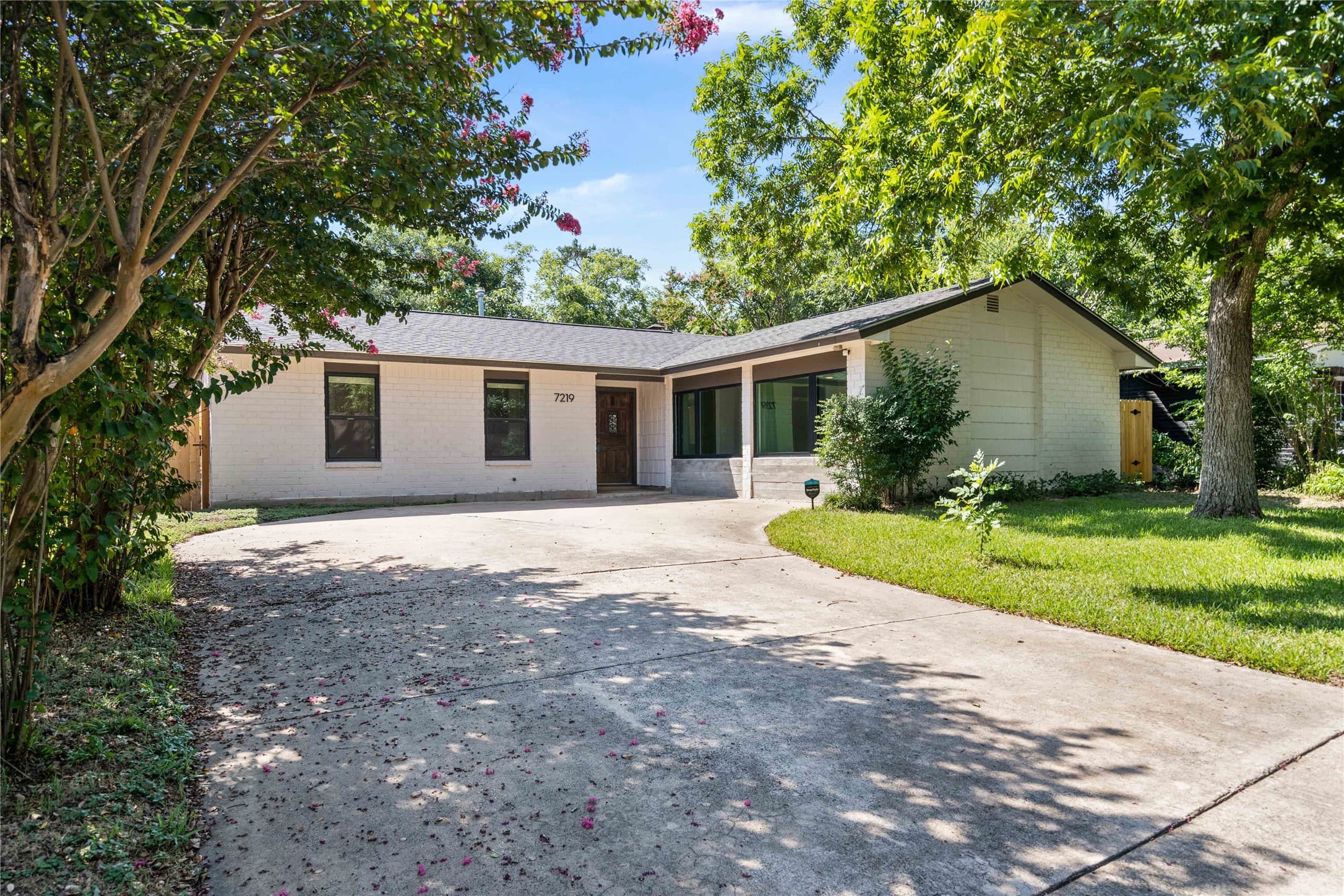 7219 Whispering Winds Dr