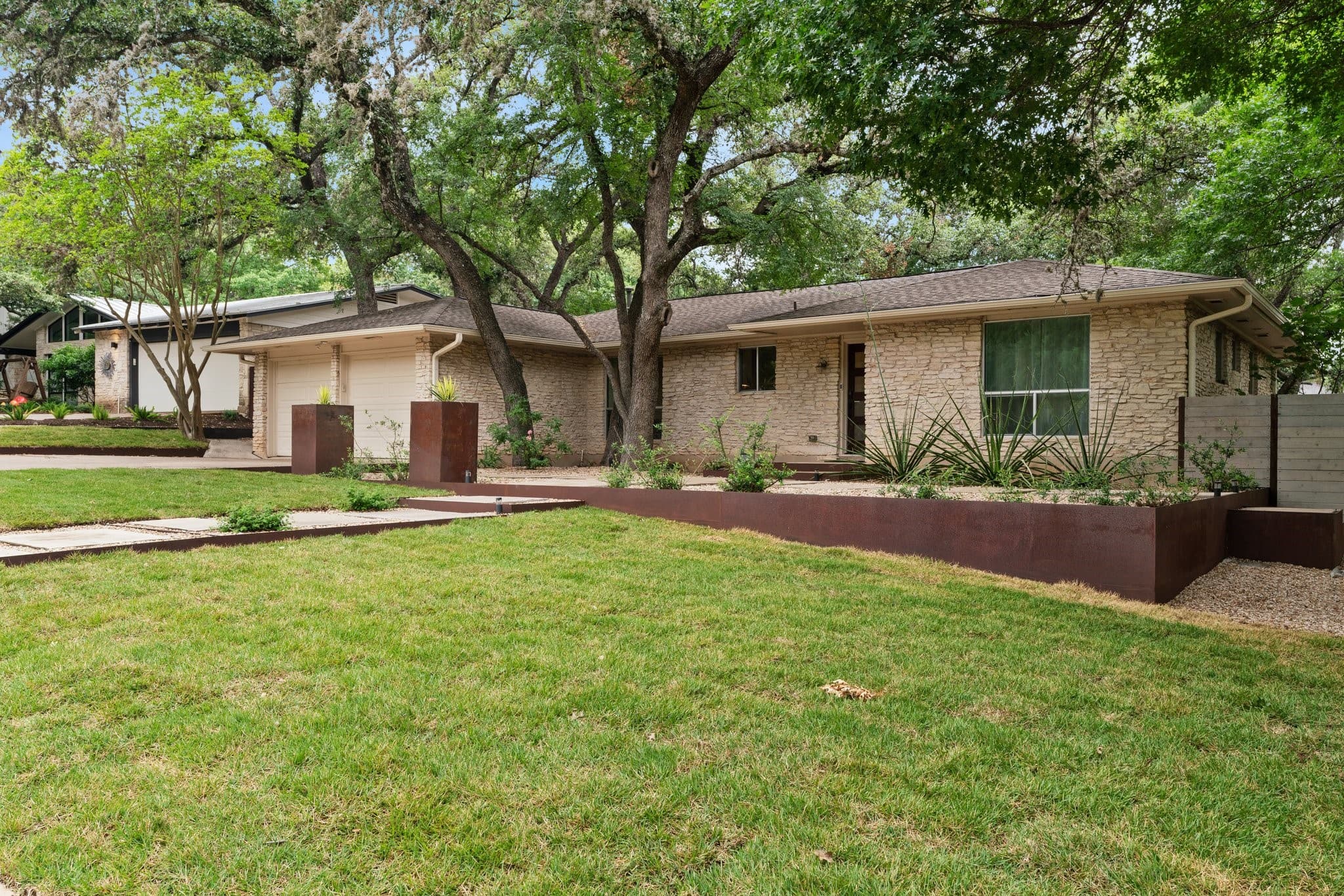 2104 Farnswood Cir
