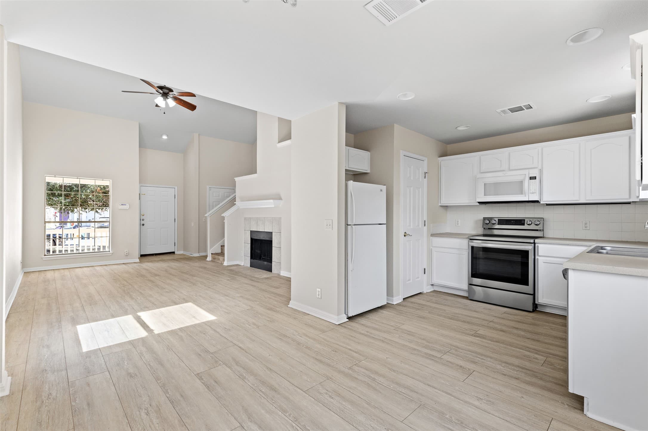 102 Orange Tree Ln