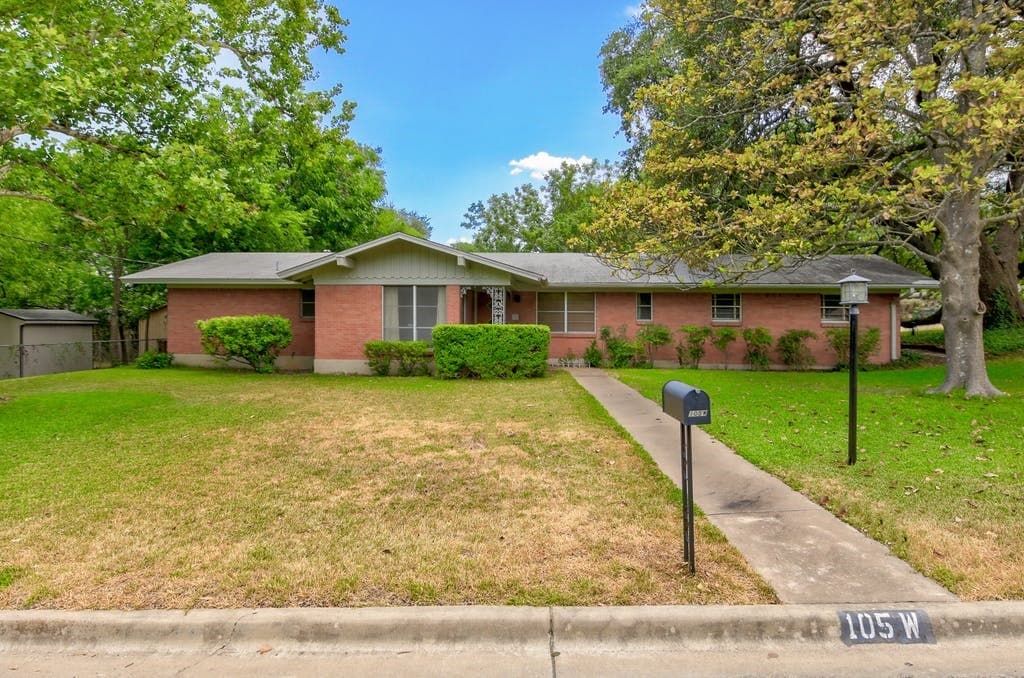 105 W Covington Dr