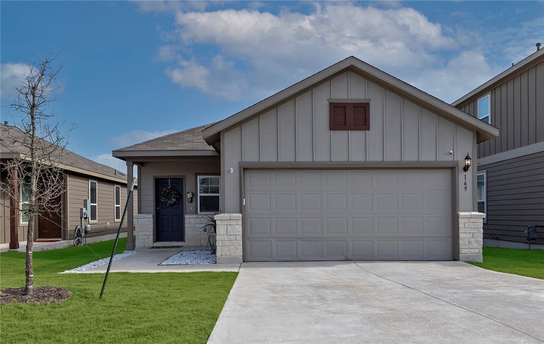 169 Boxwood Dr