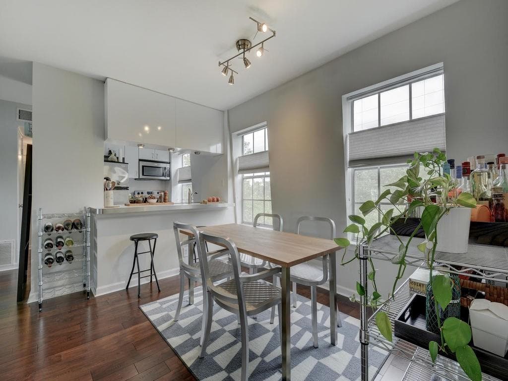 300 Crockett St Apt 304