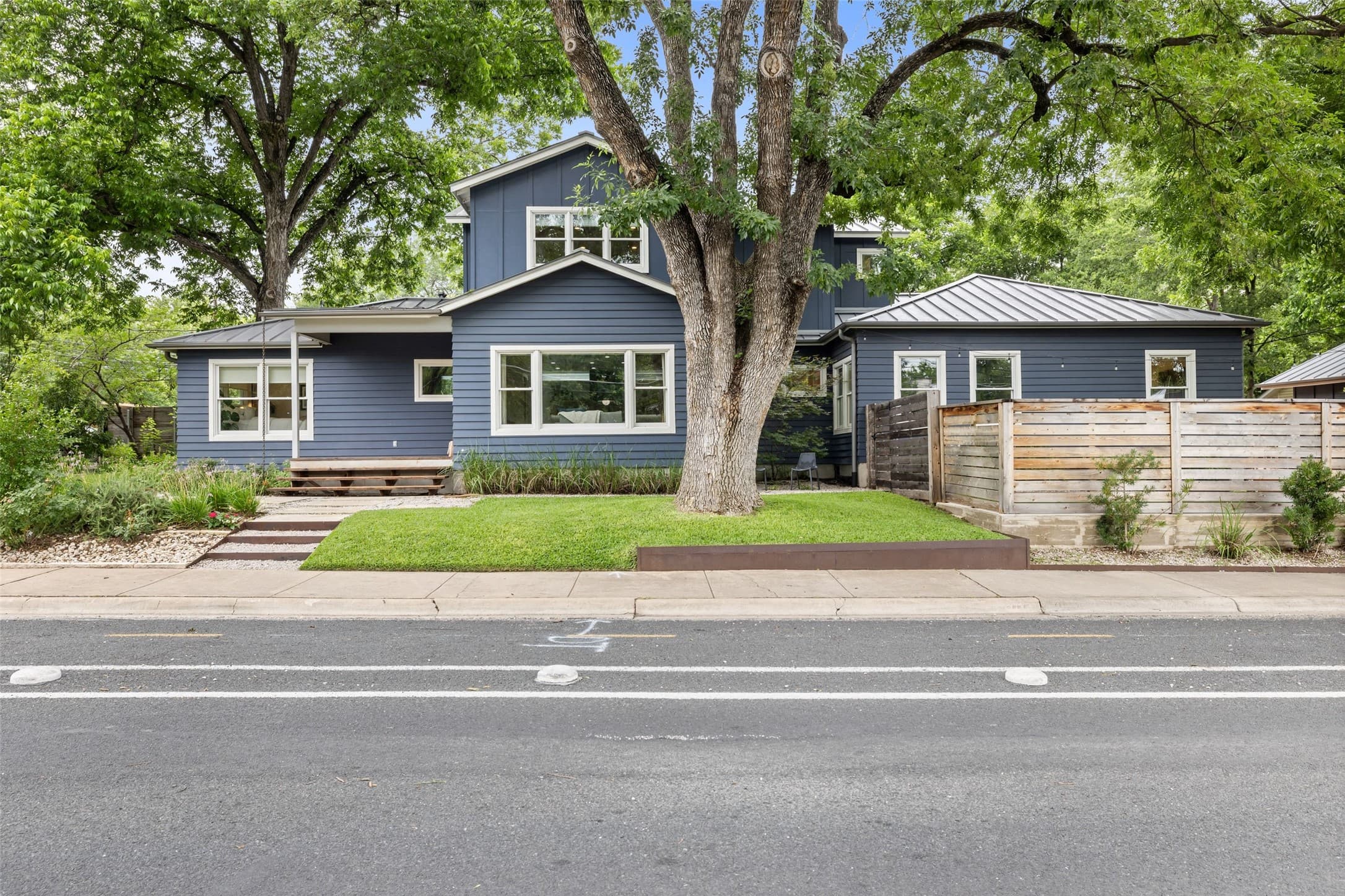 2000 Rundell Pl