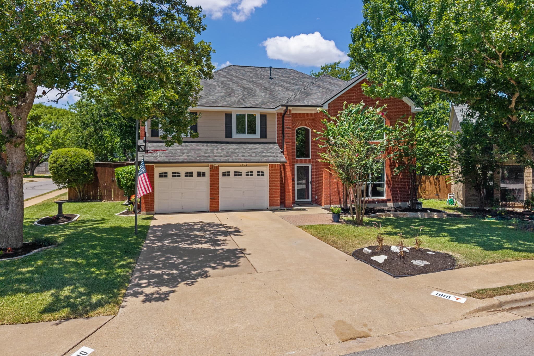 1910 Springwater Dr