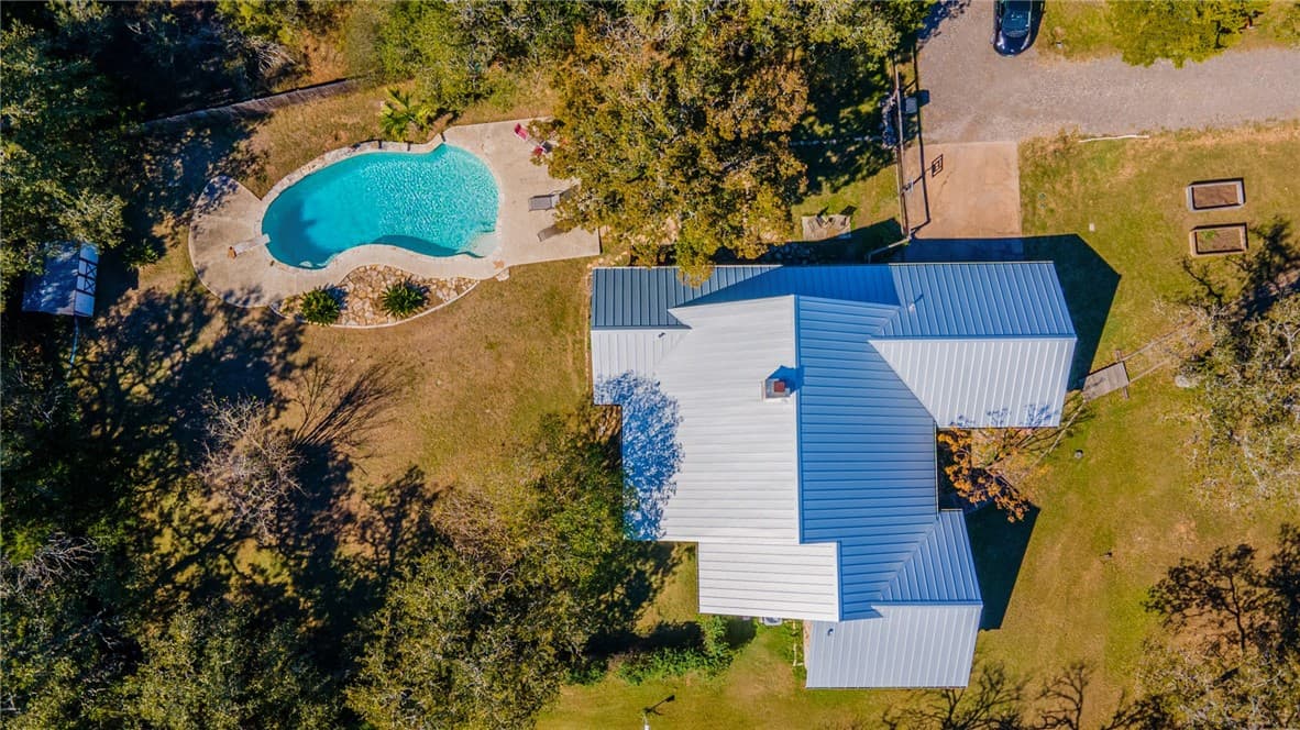 281 Simpson Ave