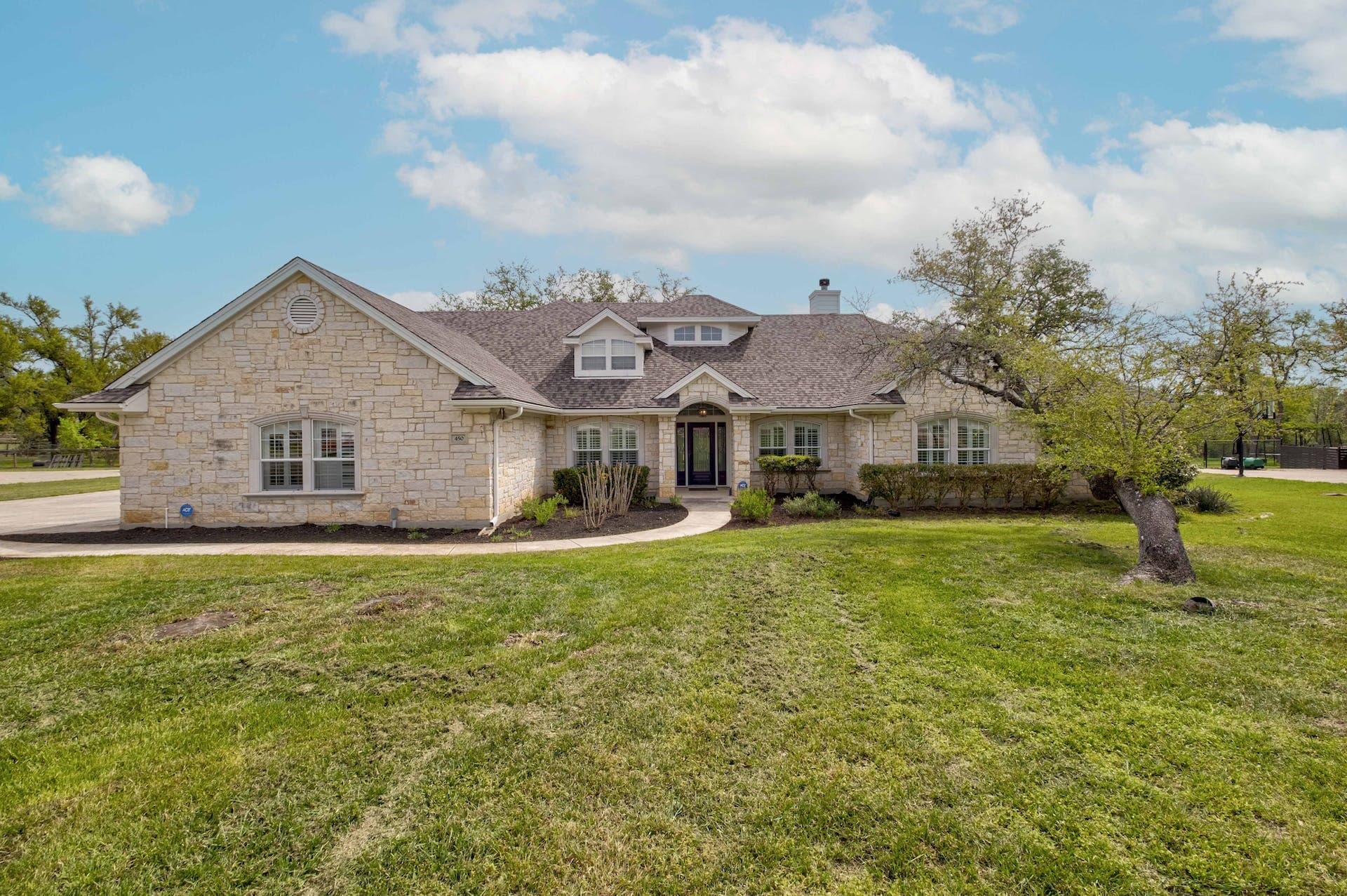 450 Shadywood Ln
