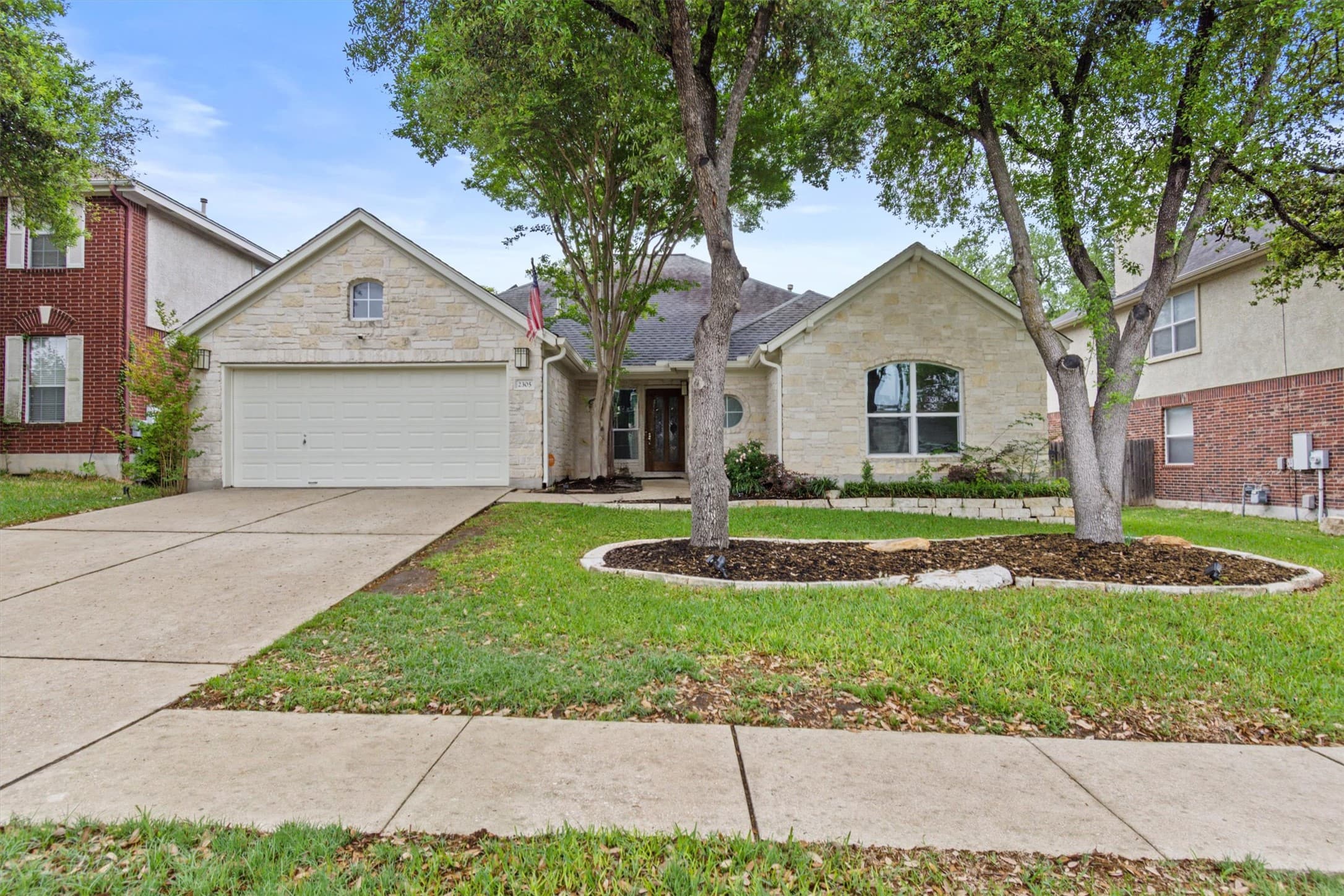 2305 Arnie Ln