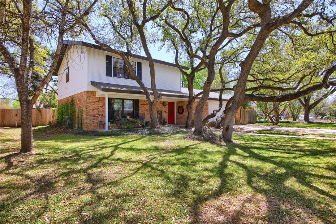 4901 Canyonwood Dr