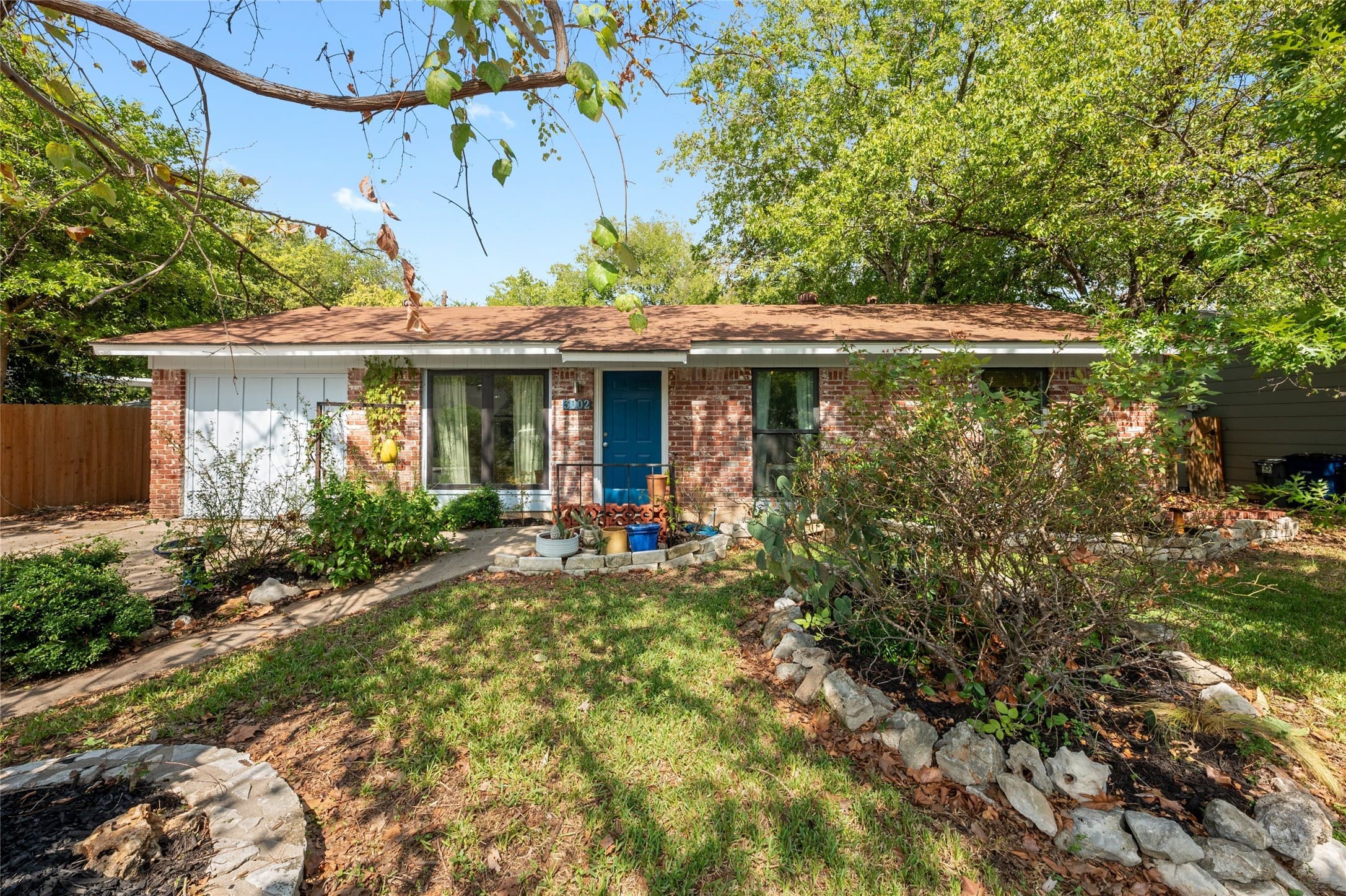 3002 Loyola Ln