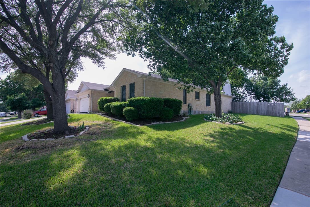 3832 Laurel Ridge Dr