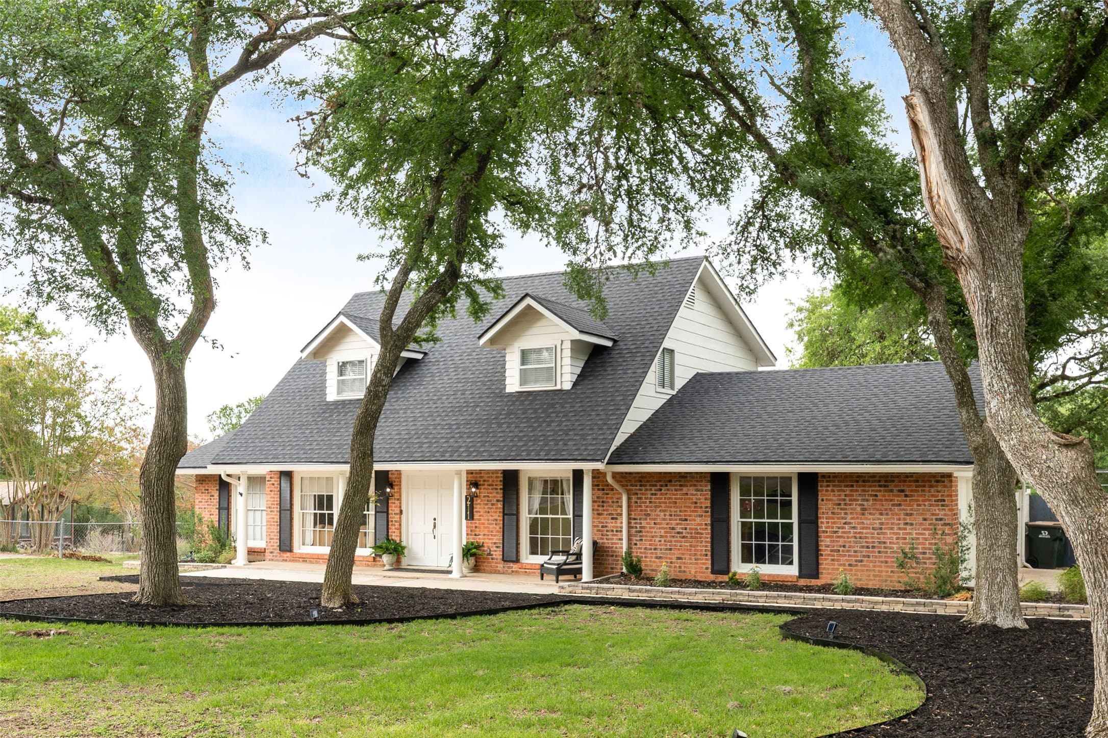 211 W Mimosa Cir