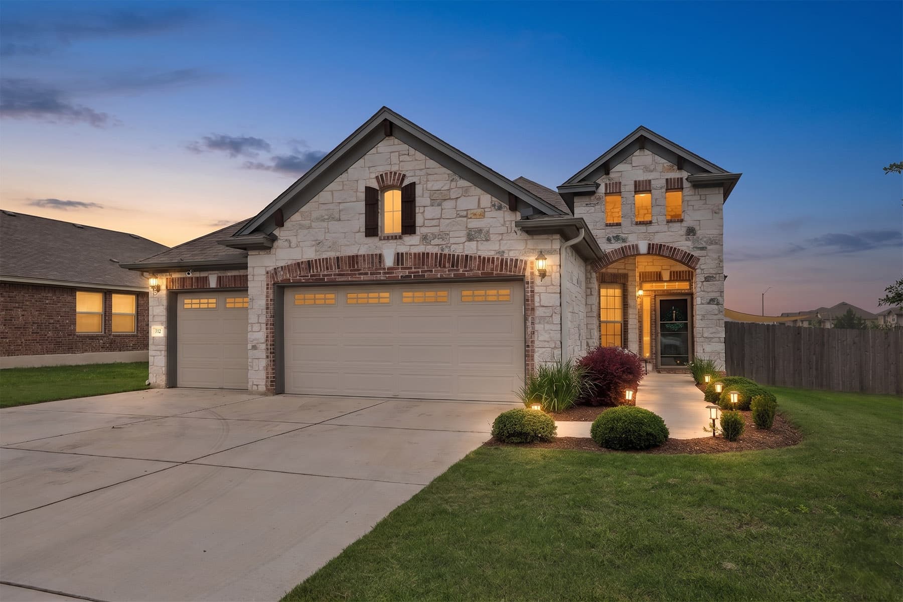 732 Manzano Ln