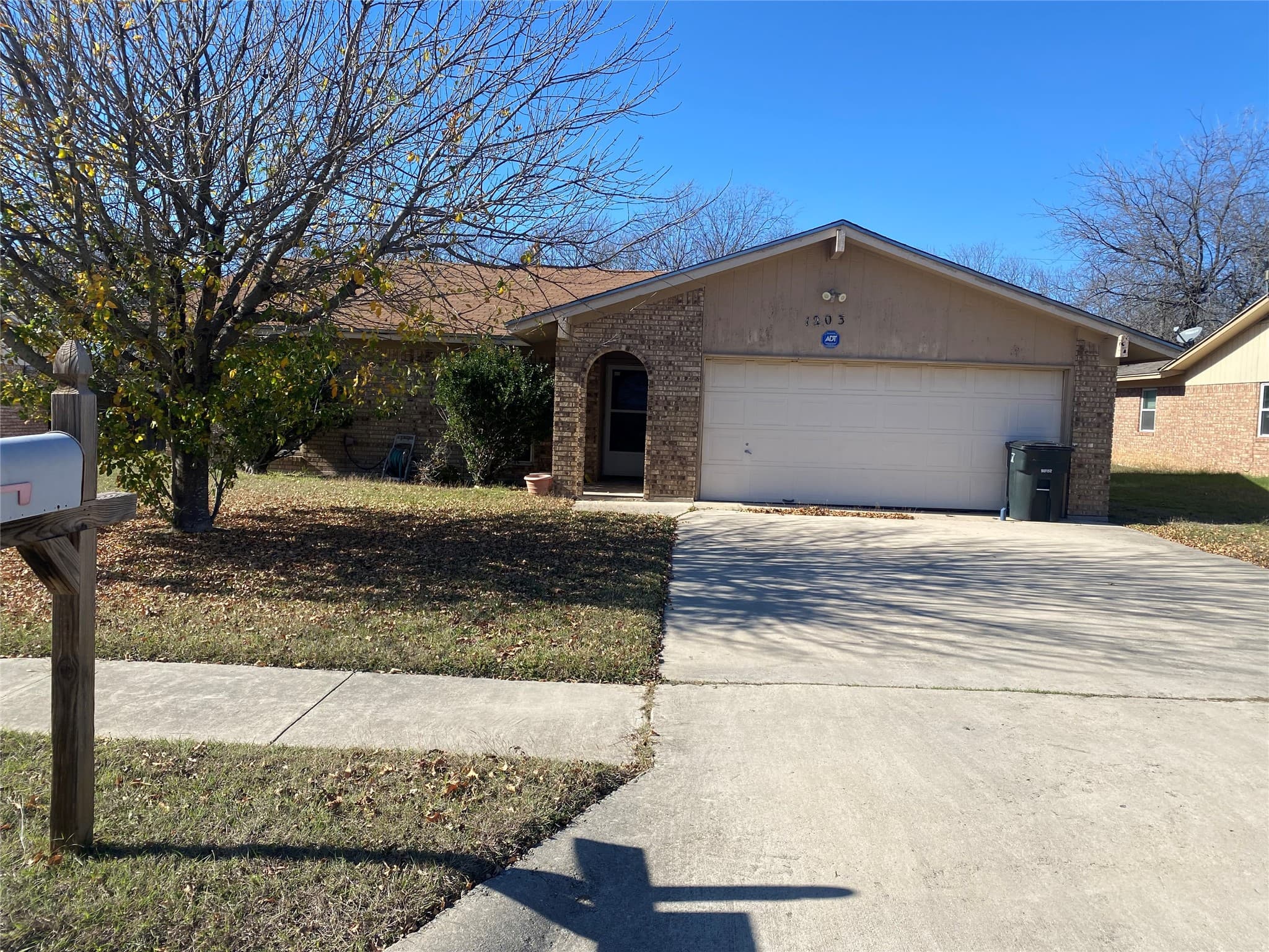 1203 Ruiz Dr