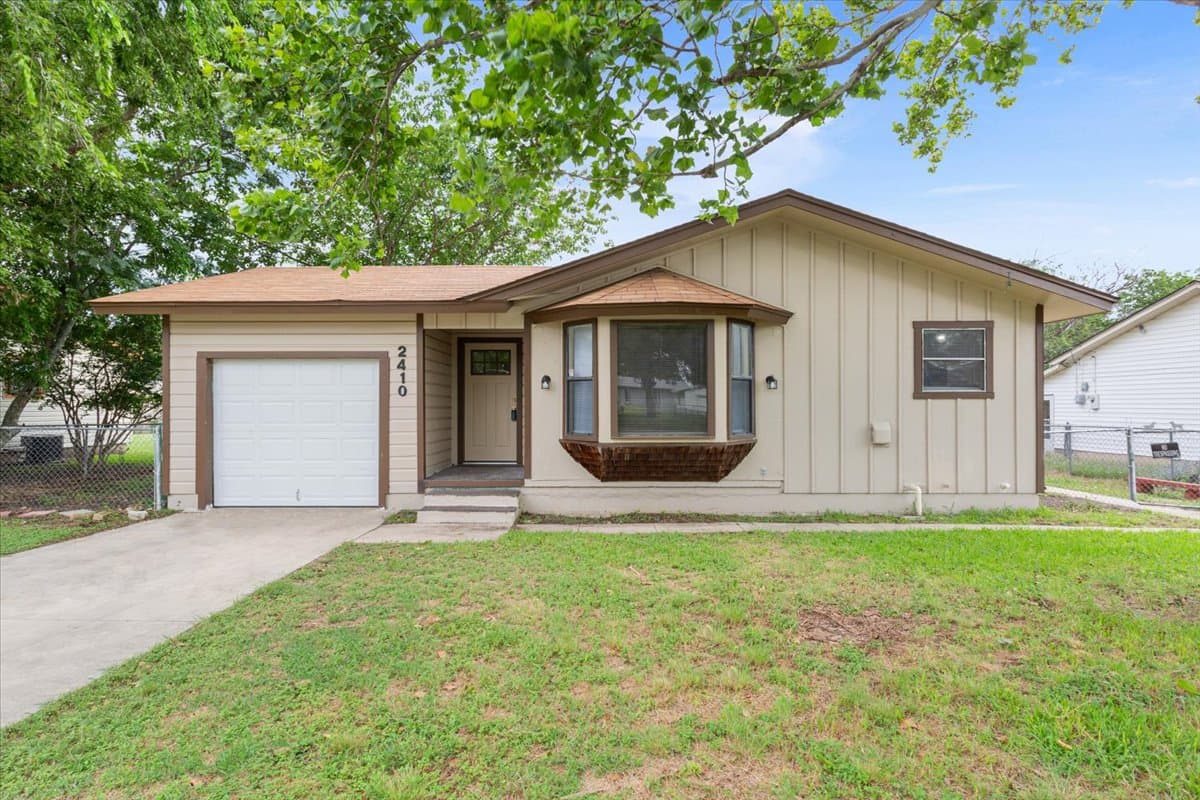 2410 Meadow Ln