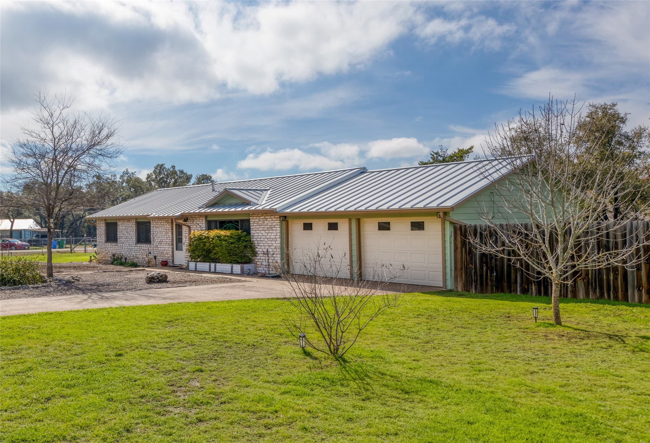 411 Grand Prairie Cir