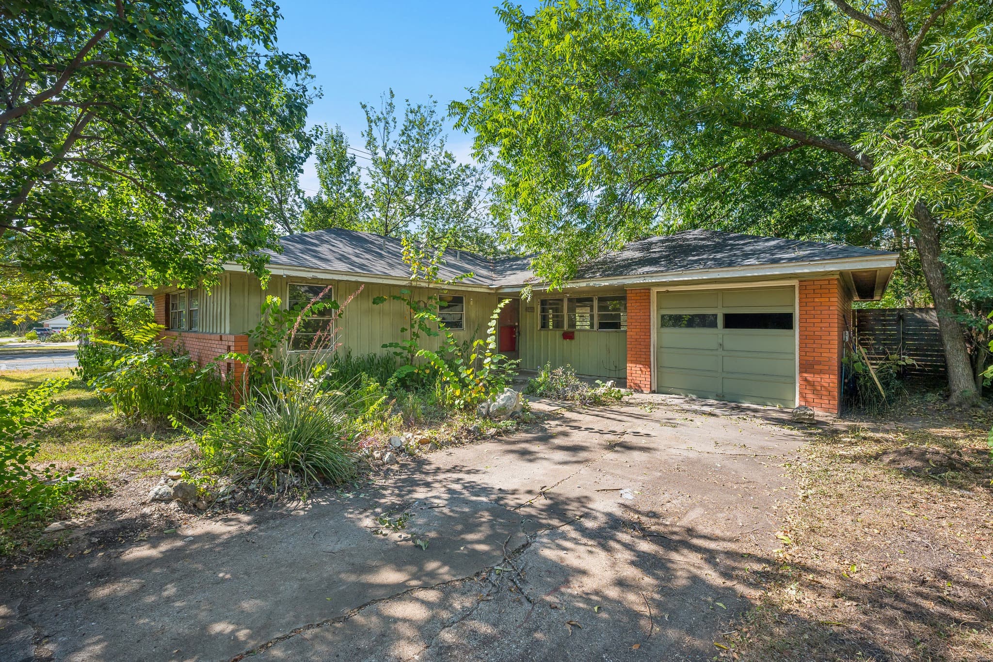 1613 Larkwood Dr