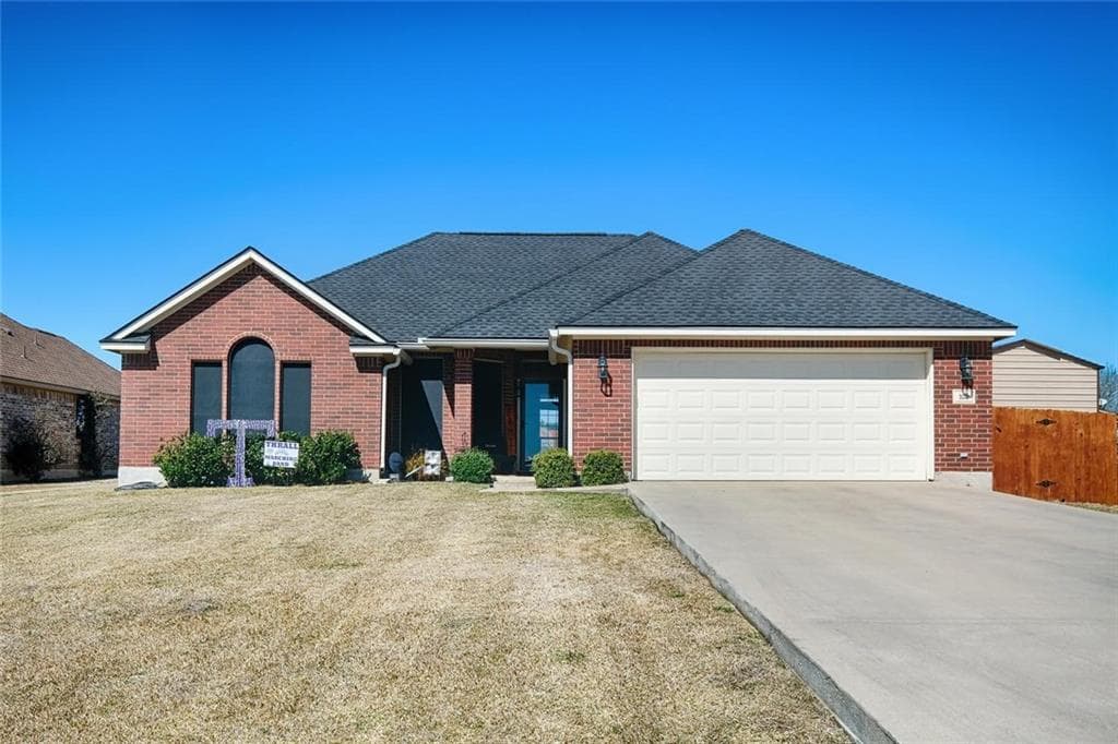 102 Madison Ln