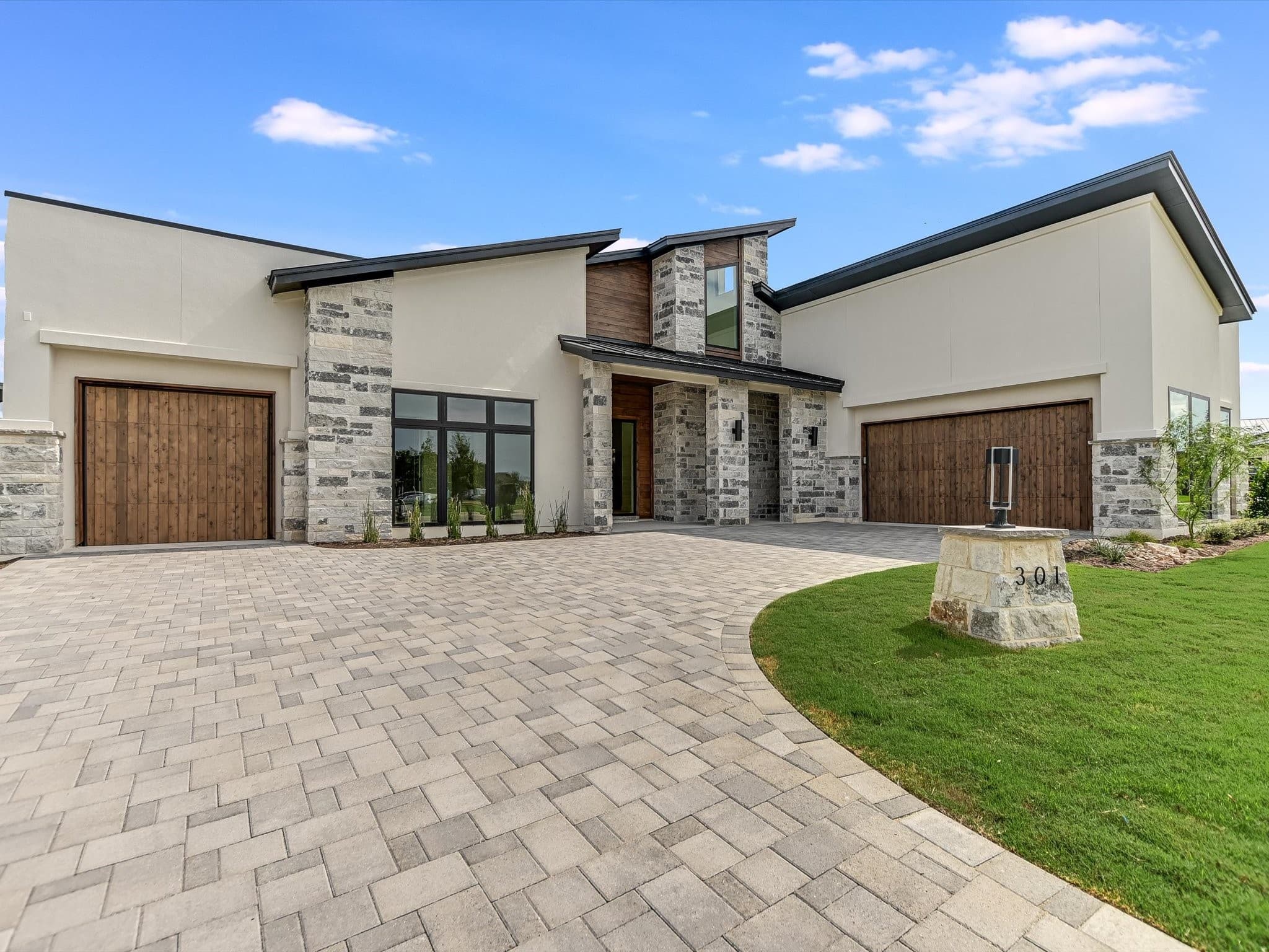 301 Azalea Ct