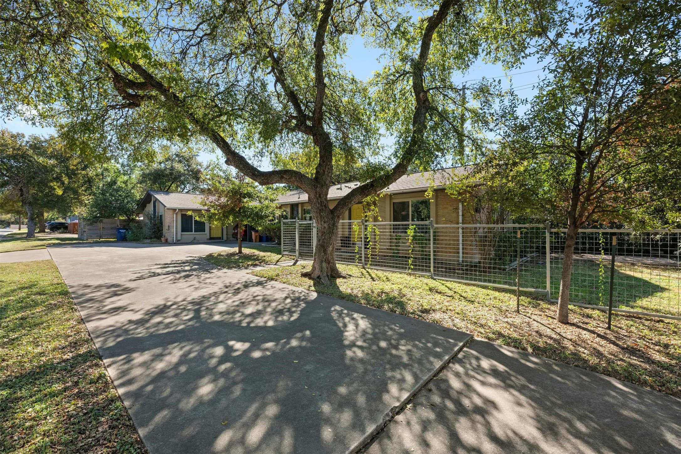 3713 Menchaca Rd