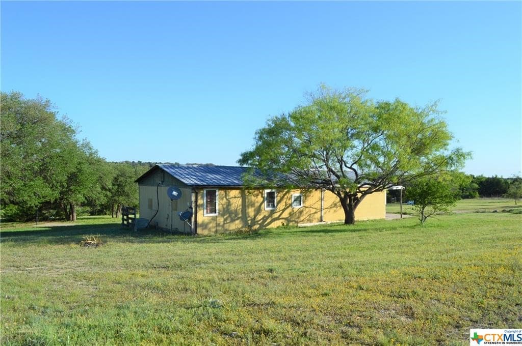 596 Private Road 3435