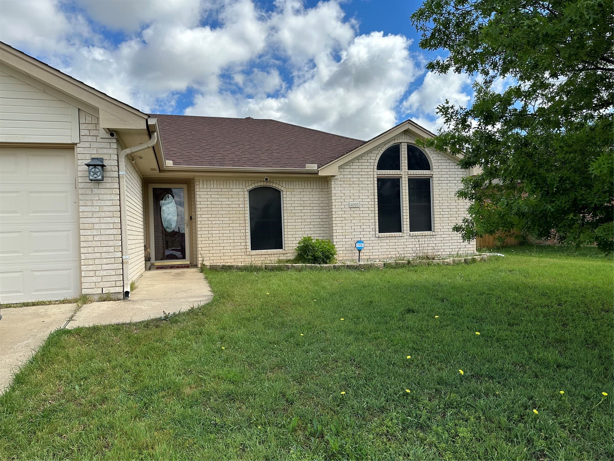 4005 Mustang Dr