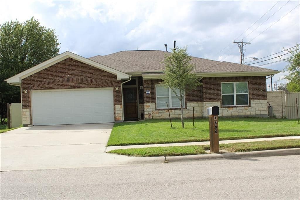 1800 Dixie Ln