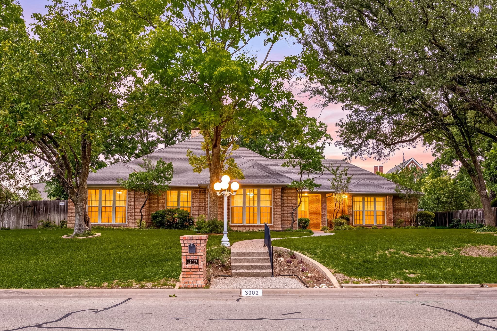 3002 Stratford Dr