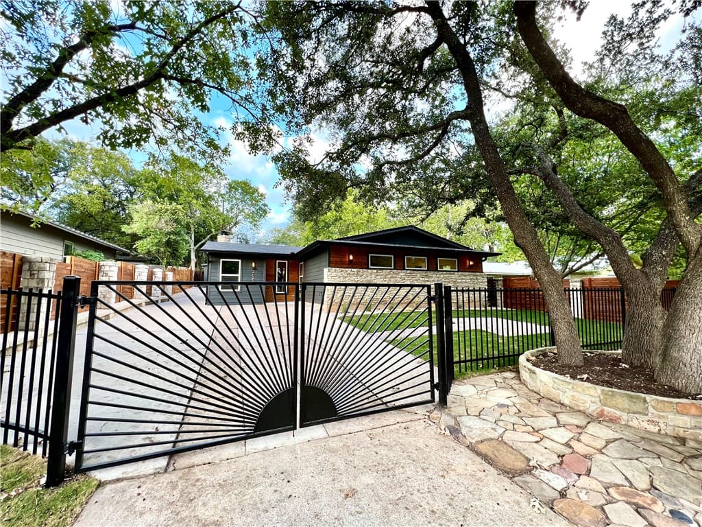 208 Rowland Dr