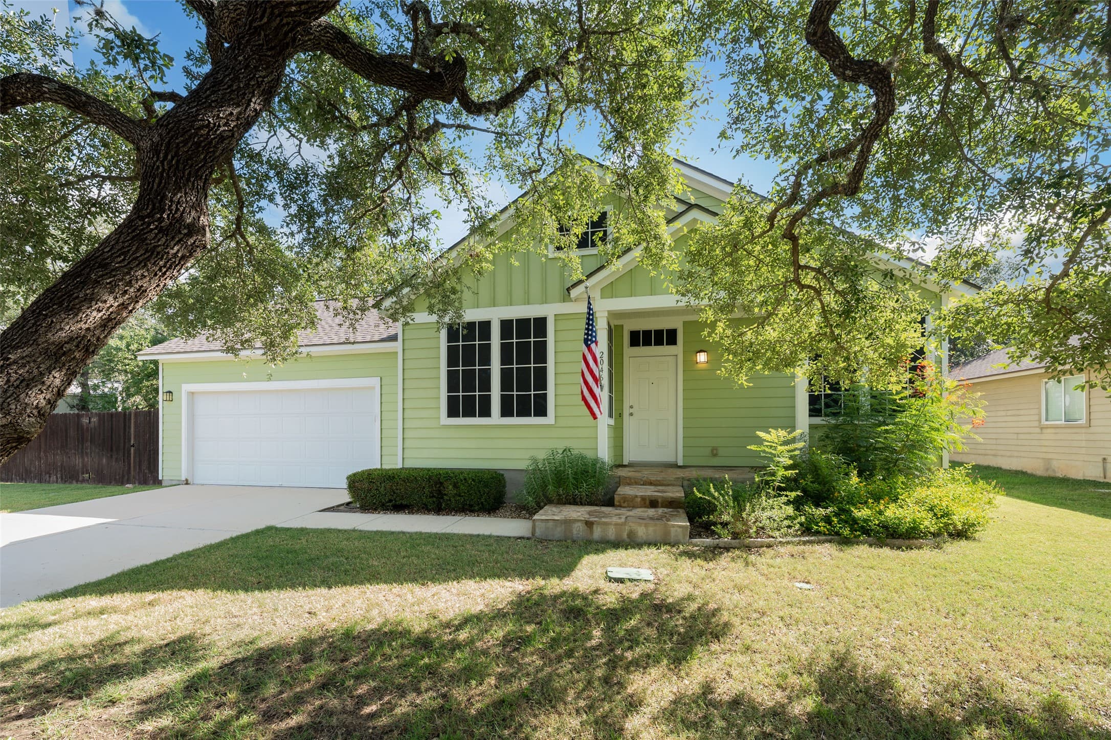 2046 Ridge View Dr
