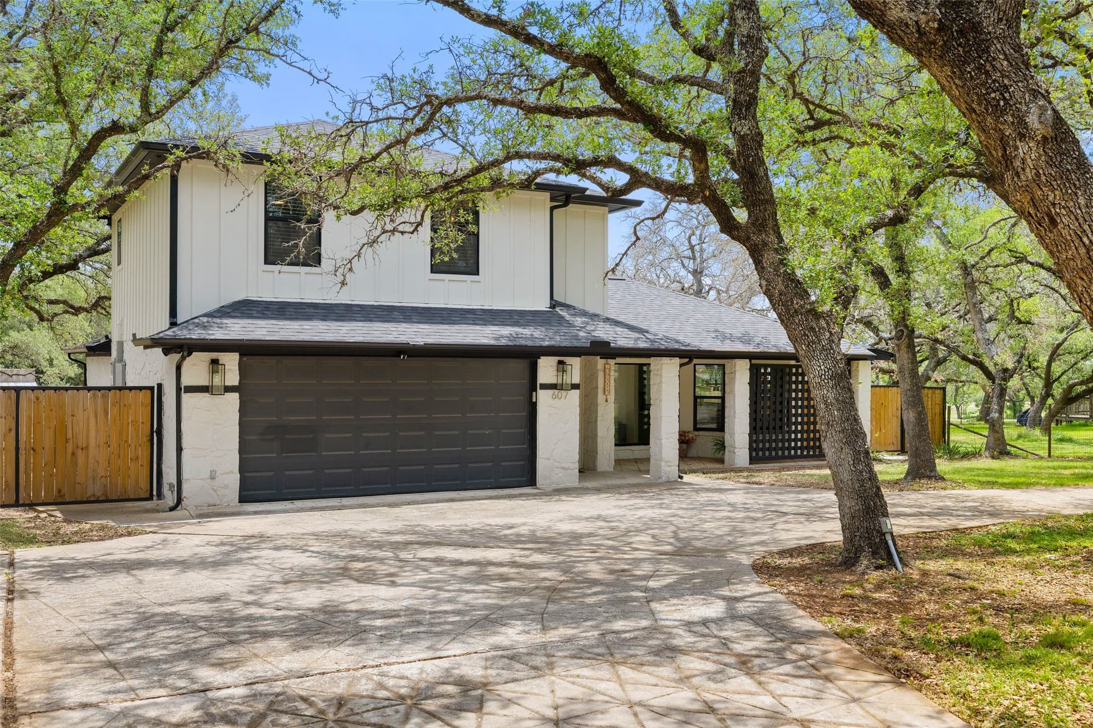 607 Liveoak Dr