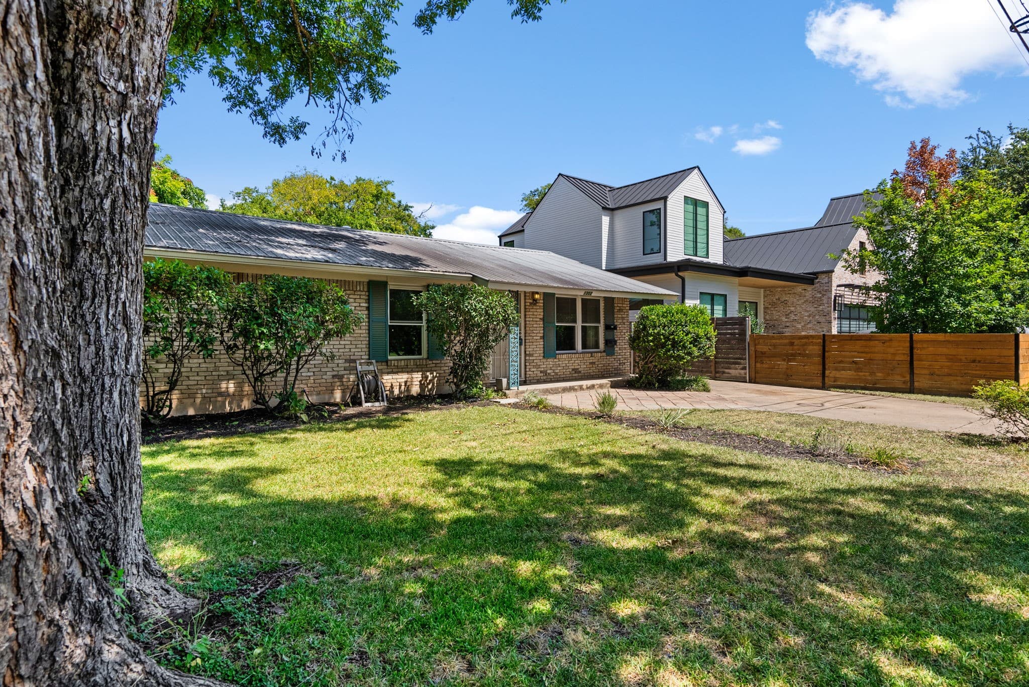 1302 Folts Ave