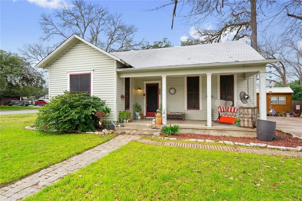 425 Hackberry St