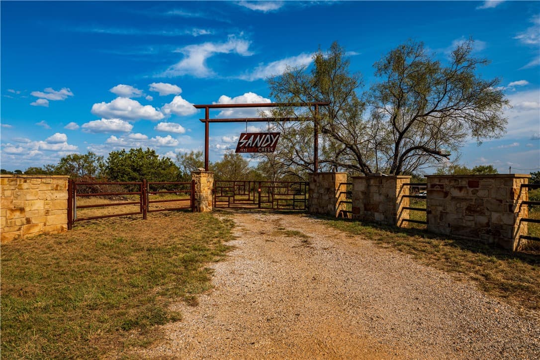 1132 Ranch Road 2233