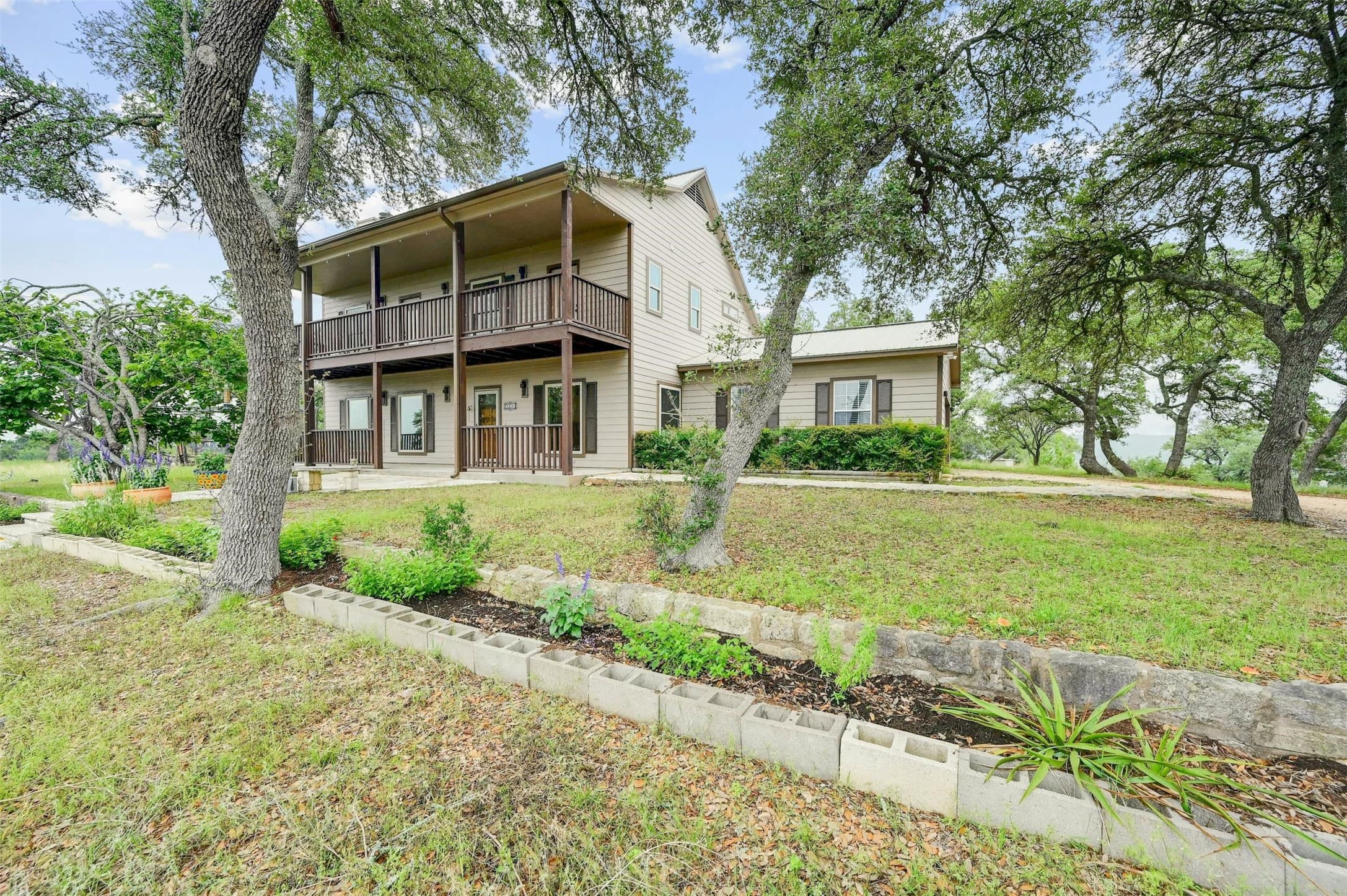 2001 N Rainbow Ranch Rd