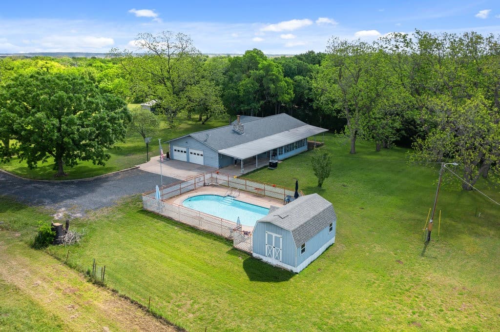 124 Meadows Dr