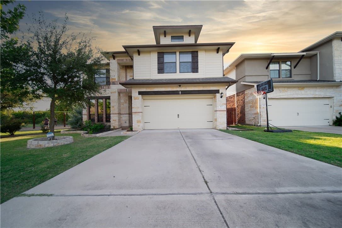 422 Cascada Ln