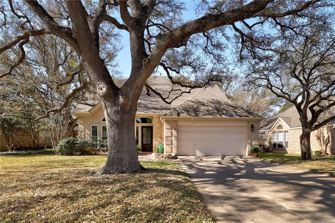 210 Parkview Dr