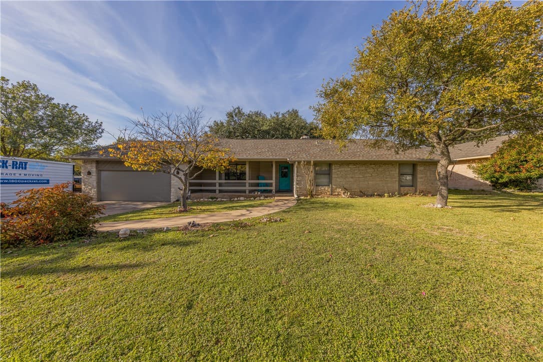 1208 Walsh Ln
