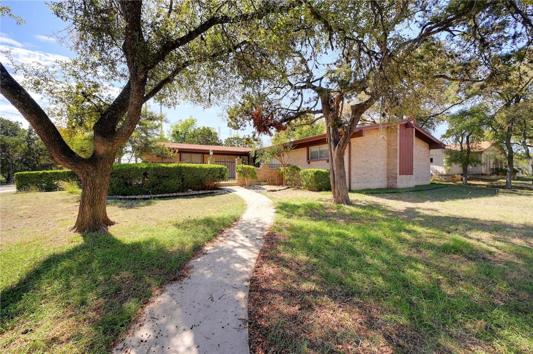 401 Lamar Ave