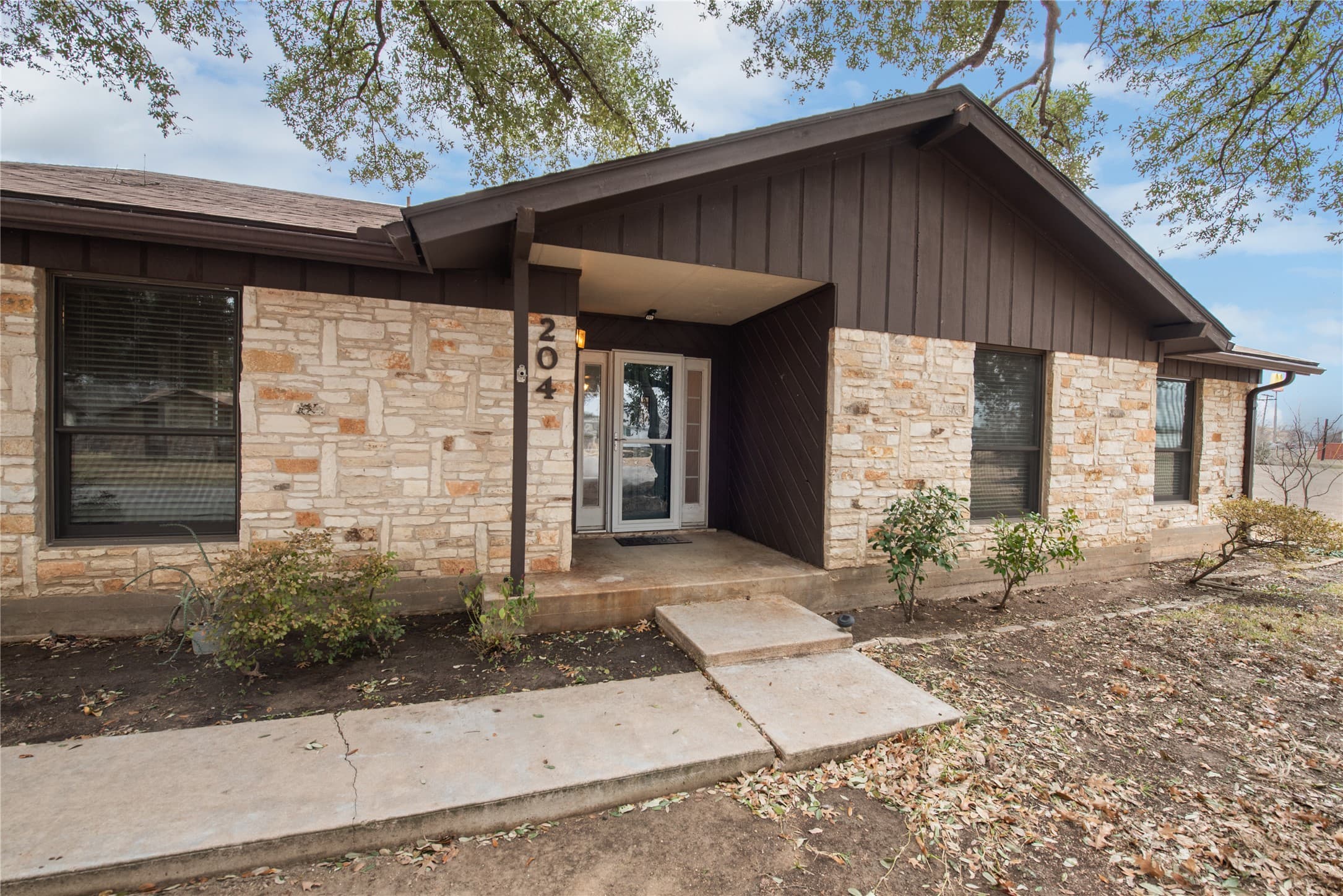 204 Drake Ln