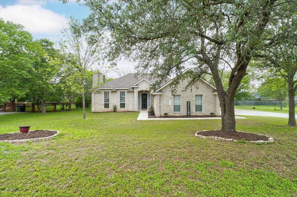 202 Meadow Woods Dr