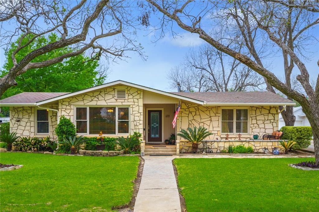 1130 W San Antonio St