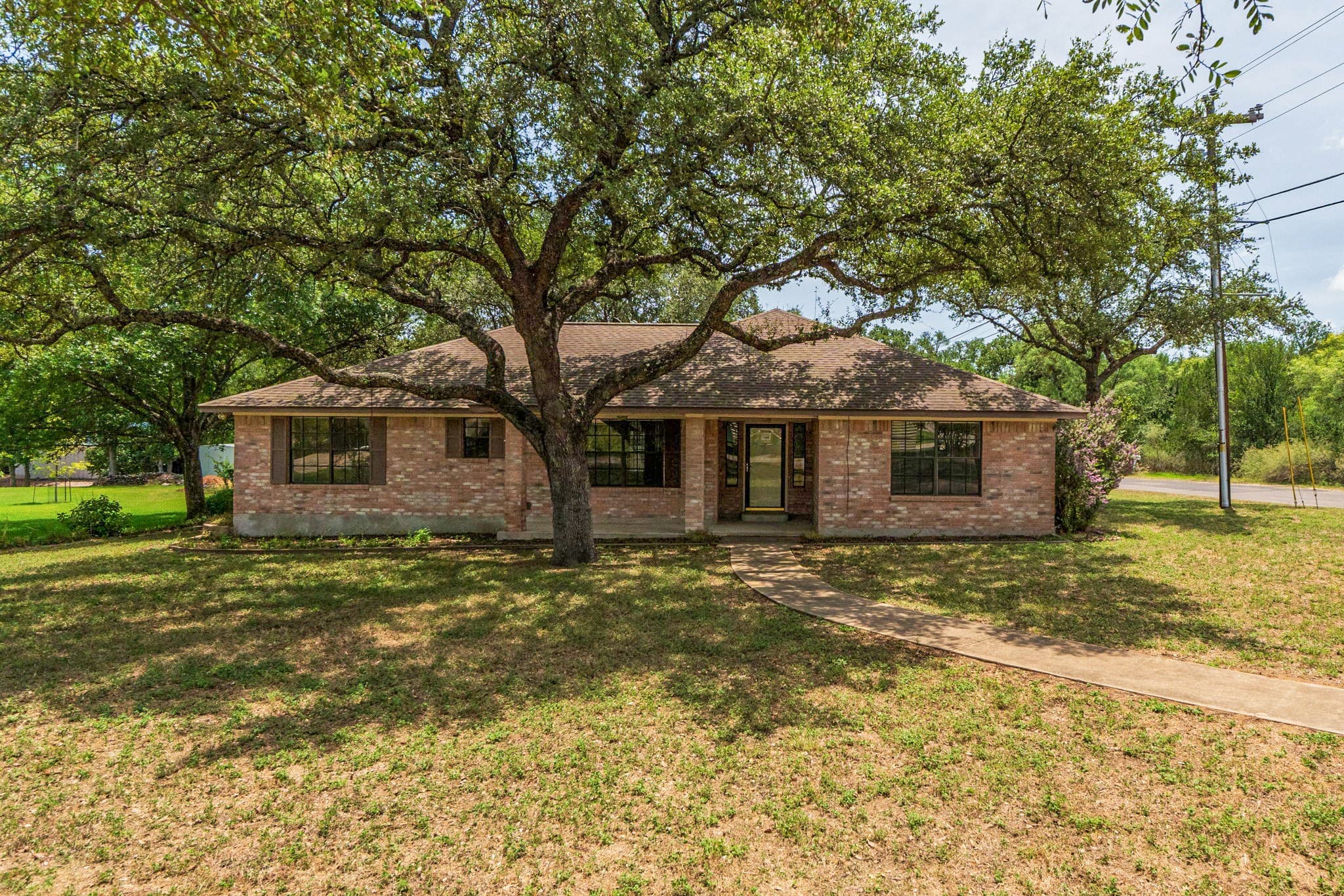 201 River Lake Dr