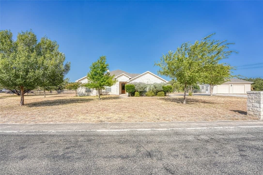 204 Billy Joe Fox Dr